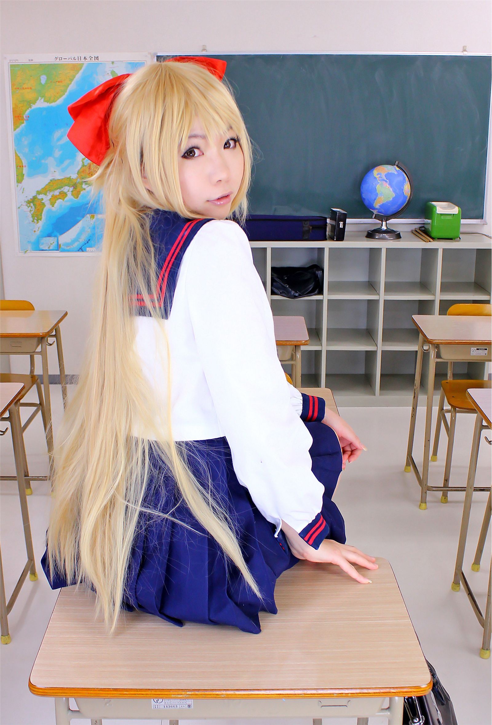 [Cosplay]2013.04.05酷炫的黑发金发女学生Cosplay